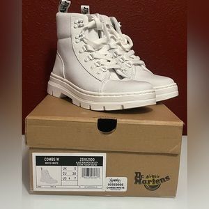 New Dr. Martens Combs W size 7